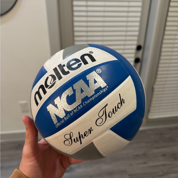 NCAA Volleyball - Picture 4 of 5